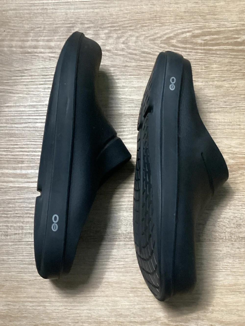 OOFOS Men's Black Slip-On Comfort Clogs US M 11 EUR 11 Women’s 13 Unisex